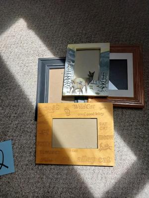 PHOTO FRAMES AND PICTURES
