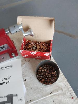 HORNADY CAM LOCK TRIMMER AND PRECISION LOADING SCALE