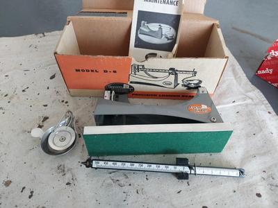 HORNADY CAM LOCK TRIMMER AND PRECISION LOADING SCALE