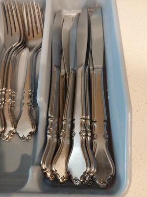 SET OF STAINLESS STEAL EATING UTENSILS
