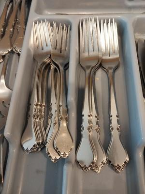 SET OF STAINLESS STEAL EATING UTENSILS