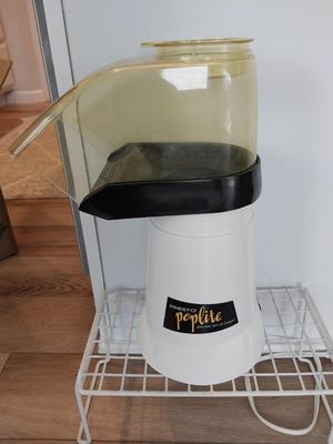 ELECTRIC CROCKPOT AND POPCORN POPPER