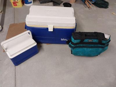 IGLOO COOLERS AND COOLER BAG