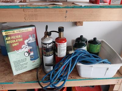AIR FILTER -TWO TANKS IN HOLDER AND EXTENSION CORD