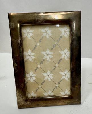 Sale Photo Thumbnail #220: Made in Mexico, overall size is 5" x 7", can hold a photo up to 4" x 6". Good condition.