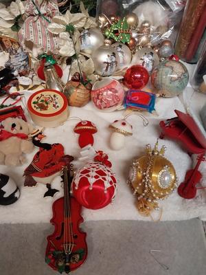 CUTE ORNAMENTSAND HOLIDAY ITEMS