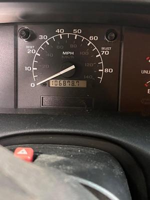 2005 Dodge Magnum with close to 21,000 miles!!