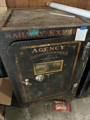 Railway safe! Extremely heavy has casters