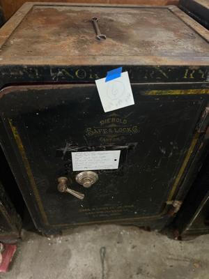 Railway safe! Extremely heavy has casters