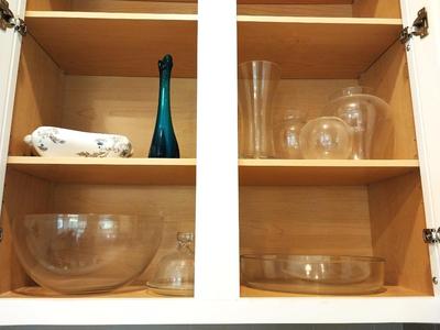 VINTAGE TEEL BUD VASE AND CLEAR GLASS VASES AND BOWLS