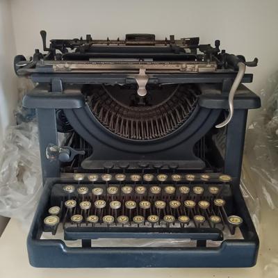 LOT 173: Vintage Typewriter with Heavy Metal Frame