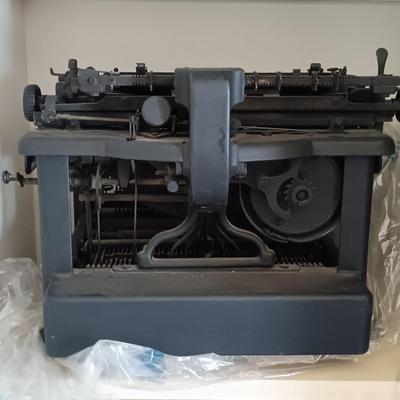 LOT 173: Vintage Typewriter with Heavy Metal Frame
