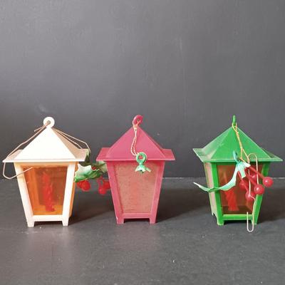 LOT 183: Vintage Jewelbrite Diorama Ornaments, Plastic Light-Up Santa & More