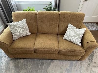 FLEXSTEEL COUCH