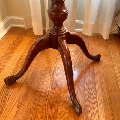 L715 Vintage Mahogany Pie Crust Table