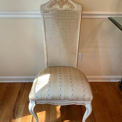 D753 Ethan Allen Dining Table With French Country Dining Chairs