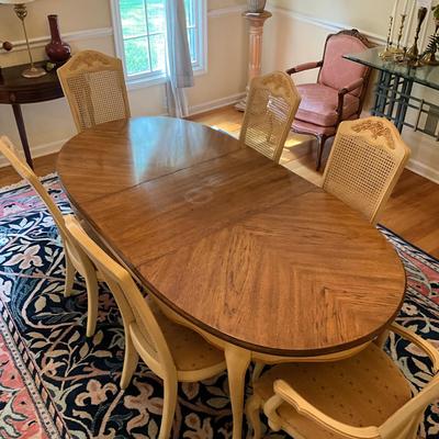 D753 Ethan Allen Dining Table With French Country Dining Chairs