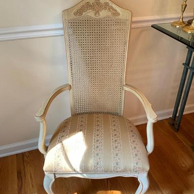 D753 Ethan Allen Dining Table With French Country Dining Chairs