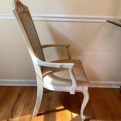 D753 Ethan Allen Dining Table With French Country Dining Chairs