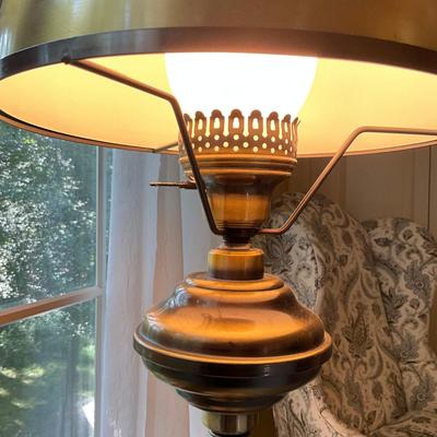 B762 Vintage 1960's Brass Tone Metal Floor Lamp With Round Table