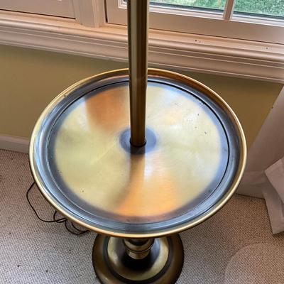 B762 Vintage 1960's Brass Tone Metal Floor Lamp With Round Table