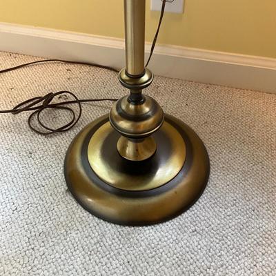 B762 Vintage 1960's Brass Tone Metal Floor Lamp With Round Table