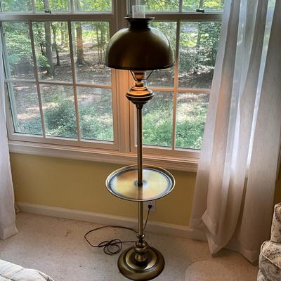 B762 Vintage 1960's Brass Tone Metal Floor Lamp With Round Table