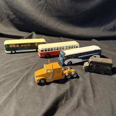 K-Line Kruisers Toy Trucks and Buses (LR-BM)