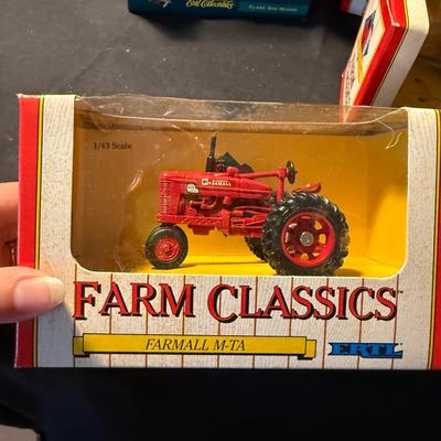 ERTL Farm Classics and More (LR-BM)