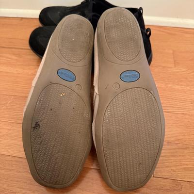 Sketchers, Oofos, & More Women’s Size 8/9 Sneakers (DR-HS)