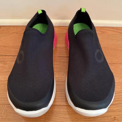 Sketchers, Oofos, & More Women’s Size 8/9 Sneakers (DR-HS)