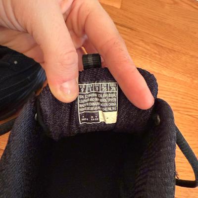 Sketchers, Oofos, & More Women’s Size 8/9 Sneakers (DR-HS)