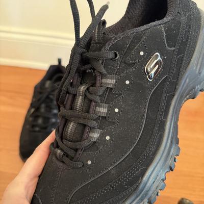 Sketchers, Oofos, & More Women’s Size 8/9 Sneakers (DR-HS)