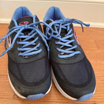 Sketchers, Oofos, & More Women’s Size 8/9 Sneakers (DR-HS)