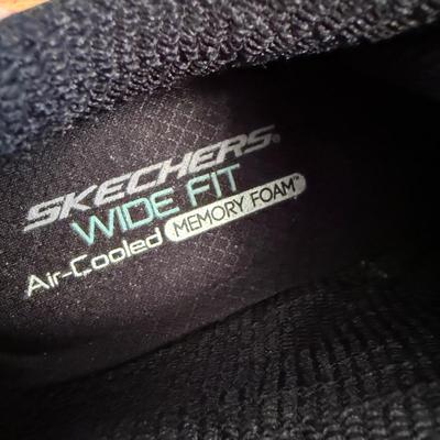 Sketchers, Oofos, & More Women’s Size 8/9 Sneakers (DR-HS)