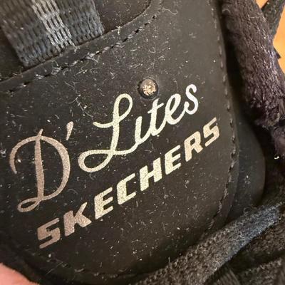 Sketchers, Oofos, & More Women’s Size 8/9 Sneakers (DR-HS)