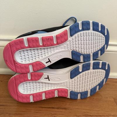 Sketchers, Oofos, & More Women’s Size 8/9 Sneakers (DR-HS)
