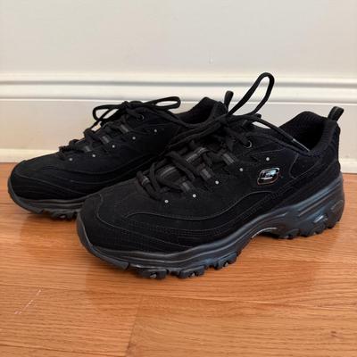 Sketchers, Oofos, & More Women’s Size 8/9 Sneakers (DR-HS)
