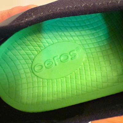 Sketchers, Oofos, & More Women’s Size 8/9 Sneakers (DR-HS)