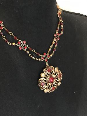 NR Avon Vintage Necklace