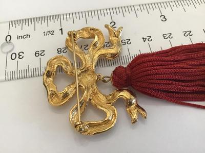 Gold Tone Tassel Brooch
