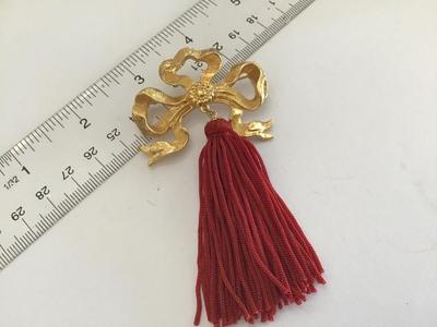 Gold Tone Tassel Brooch