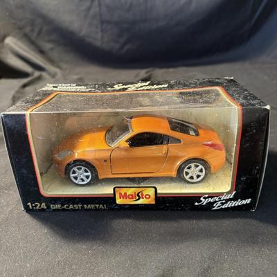 1:24 and 1:18 Die Cast Autos (LR-BM)