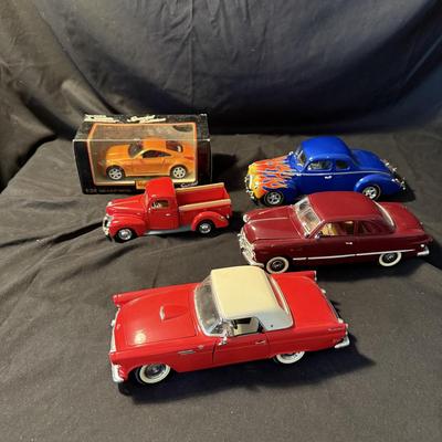 1:24 and 1:18 Die Cast Autos (LR-BM)