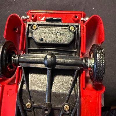 1:24 and 1:18 Die Cast Autos (LR-BM)
