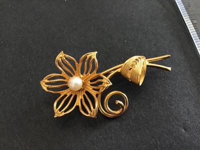 Gold Tone Filagree Pearl Brooch