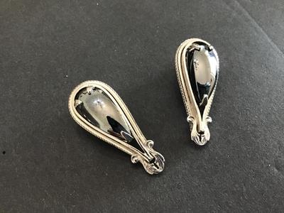 Whiting and Davis. Beautiful Vintage Silvertone Hematite Tear Drop