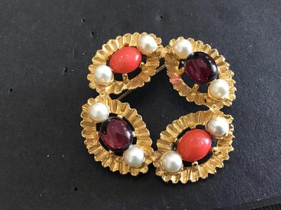 Beautiful Vintage multi stone Brooch