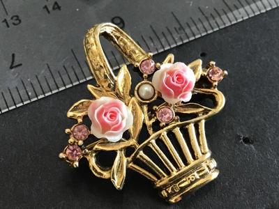 Vintage Basket Super cute Brooch