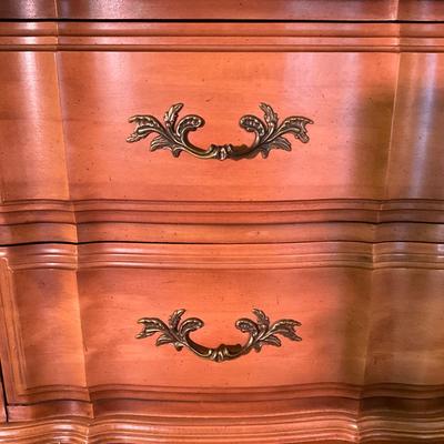 C776 Vintage French Provincial Style Five Drawer Dresser